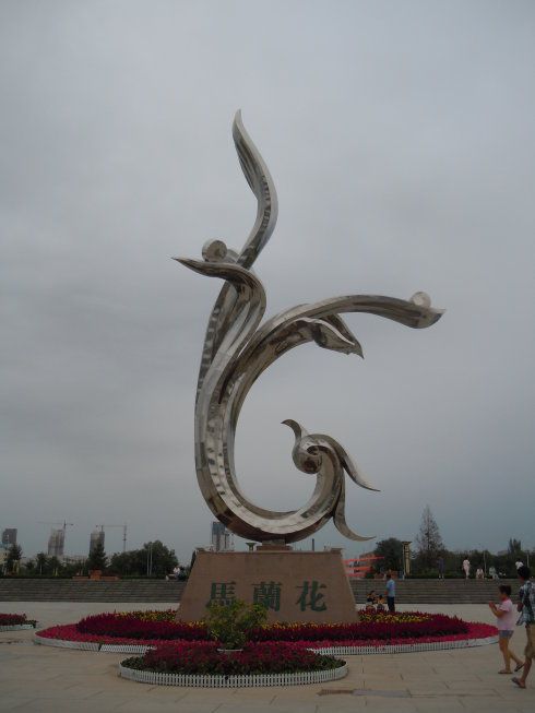大型商場(chǎng)蘭花雕塑 仿真玉蘭花雕塑 鏡面雕塑 大型商場(chǎng)蘭花雕塑 仿真玉蘭花雕塑 鏡面雕塑